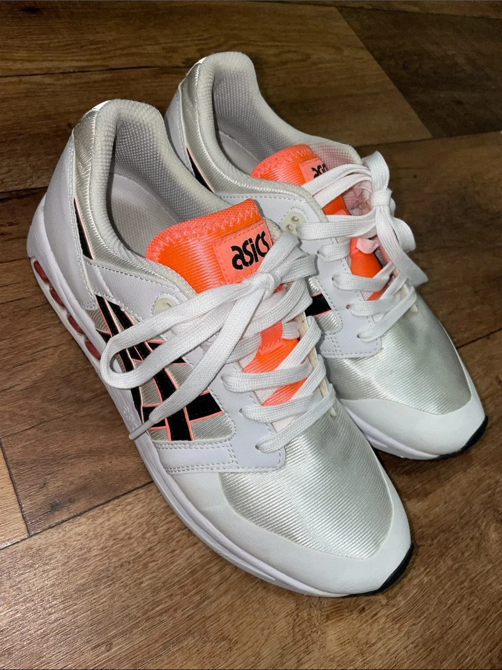 ASICS Gel Saga Sou White Sneakers with Neon Orange Accents Men Size 7.5 woman 9